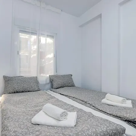Modern & Vibrant, Urban Flat Apartment