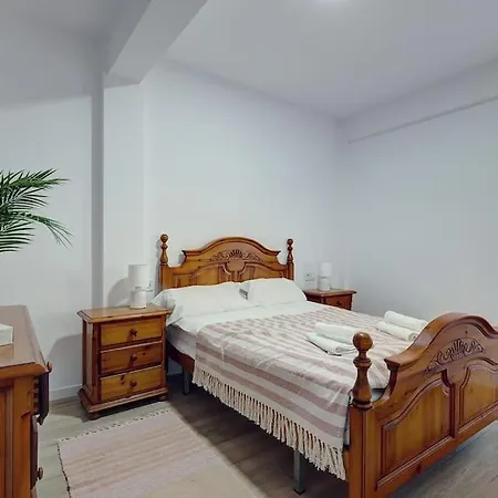 Modern & Vibrant, Urban Flat * 丰希罗拉