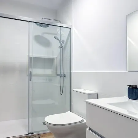 Modern & Vibrant, Urban Flat 丰希罗拉
